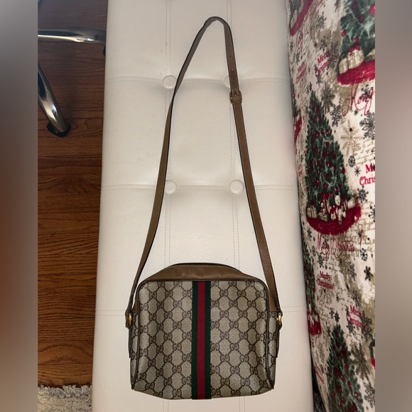 Authentic Vintage Gucci Crossbody - Picture 2 of 3